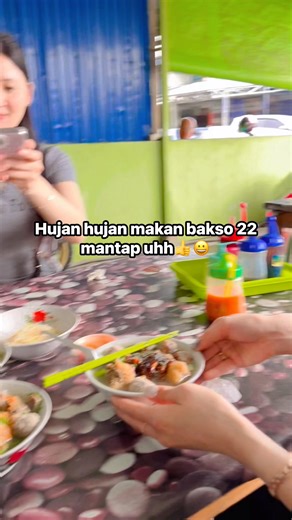 227 reactions · 36 comments | Hujan hujan makan bakso sma selomoi #reelsvideoシ #reelsfypシ #monetisasi | Quenna Chang | Facebook