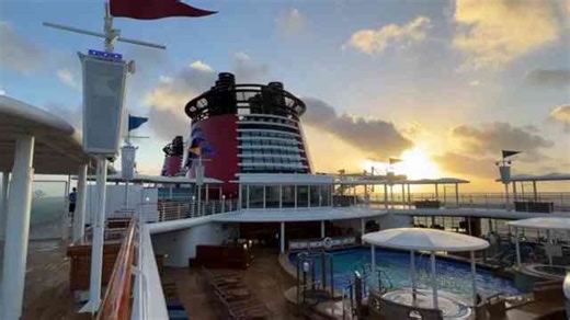 Disney Dream_ Enchanted Garden - Restaurant Tour and Review