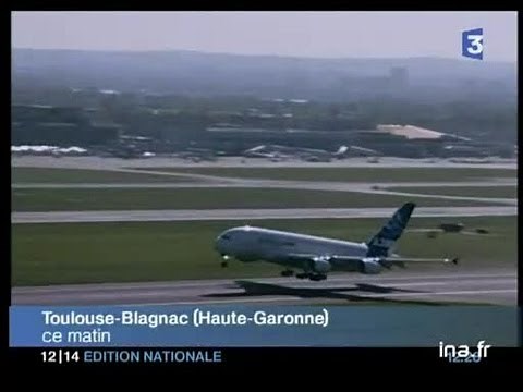 L'avion géant A380 d'Airbus a décollé pour son premier vol d'essai