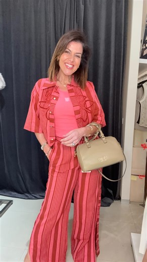 Nova Coleção SS26 ✨ vamos a looks? Top Open 45€ Blusa Open 139€ Calças Open 165€ Mala Liujo 139,90€ Peças sem desconto. Para mais informações e encomendas on-line envie whatsapp 966108005 ou visite a nossa loja em Carcavelos - Rua de Itália 33B. | Sister's Trend