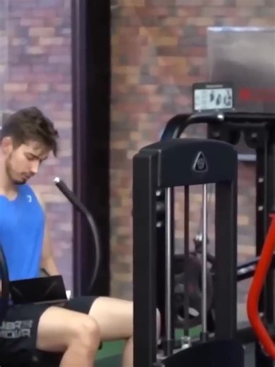 CRAZY CLEANER shocks GIRLS in a GYM prank # Aesthetics in Public | Personal prank