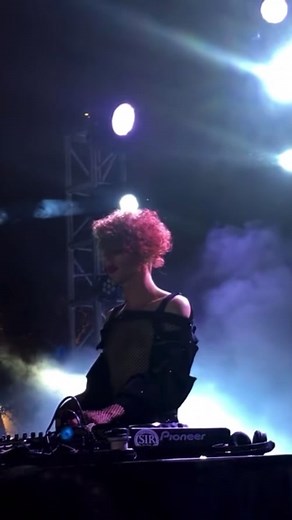 Sophie - Is It Cold In The Water? Live Performance