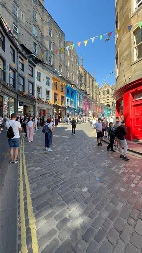 Victoria Street Vibes: Edinburgh's Most Magical Walk!