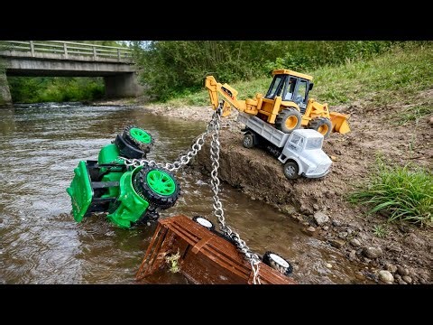 Tractor Falls Into River! JCB Massive Rescue Operation 😱| Tractor Cartoon | JCB Cartoon | MT toys