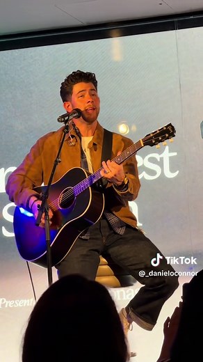 Nick Jonas Performs ‘Chains’ at London Sunday Session