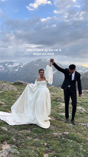 Because you deserve a unique wedding day!! I have a free elopement guide linked in my bio, grab yours for all the elopement tips & ideas! 🤎 #elopement #elopementwedding #elopementwedding #mountainwedding