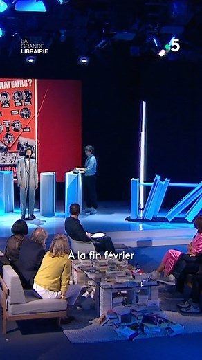 📚LES MEILLEURS MOMENTS DE LA SAISON📚 . 👉Pour terminer cette saison, Arthur Teboul et Antoine Wilson nous ont offert une interprétation magistrale de la chanson de Léo Ferré, "L'Affiche Rouge", qui reprend les mots d'Aragon, dans son recueil intitulé "Le Roman Inachevé", paru en 1956. . 📺 (Re)voir La Grande Librairie sur france.tv : http://bitly.ws/JIWX | La Grande Librairie