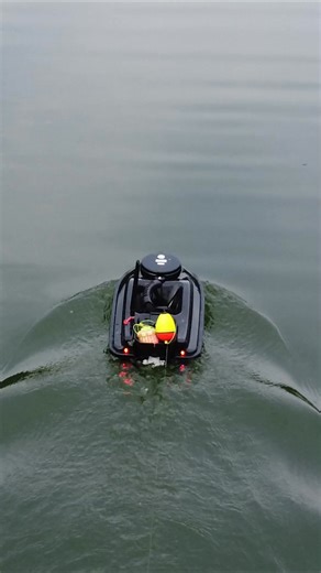 AL series of nesting boat, four versions, unlimited fun. Basic version of free exploration, Sonar version of intelligent fishing, GPS version of precision navigation, Pro version of professional upgrade. 360 ° free navigation, sonar fish detection, a key return, multi-function in the palm of your hand. Wind-resistant design, strong stability. Suitable for novices and professionals, to create a different water experience. Control in the boat, fun in the water, dominated by you! #boatman #baitboat