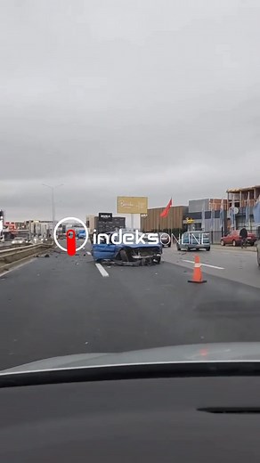 Aksident i rëndë në Prishtinë, BMW-ja e pëson keq me mëngjes | IndeksOnline
