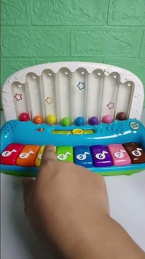 Amazing Leap frog learning piano