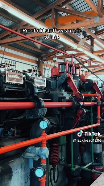 HISTORY of the early 1900’s snow LPG machine. — This machine was used to pump natural gas to homes and came from a scrapers from up north, it was then adopted and restored by the florida flywheelers and is now used as a demonstration machine. It was build by the Snow steam company and weights 40ton, the flywheel weighs 12ton alone and she runs on Propane. It is a commpressed air start and has 2 in-link cylinders and uses both sides of the piston and therefore is a 4 stroke 2 doubble acting cylin