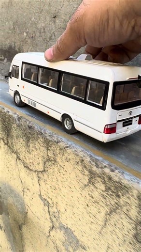 Toyota coaster 1/18 scale diecast model Bus #car #diecastcars #toyota