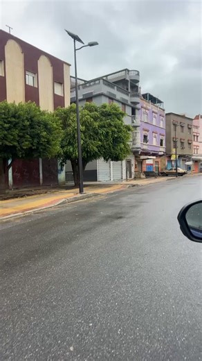 🔴 مباشر.. القصر الكبير خالية من السكان مع استمرار الإجلاء وترقّب ارتفاع مياه اللوكوس | HESPRESS