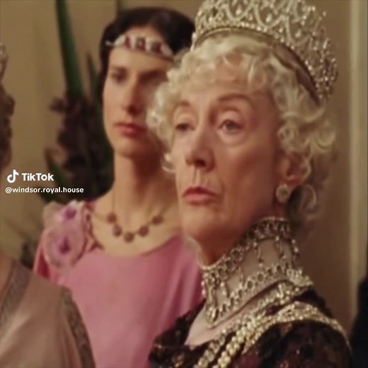 Eileen Atkins Portrays Queen Mary of Teck in The Crown
