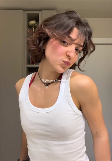 French Bob Hairstyle: Styling Tips and Inspiration