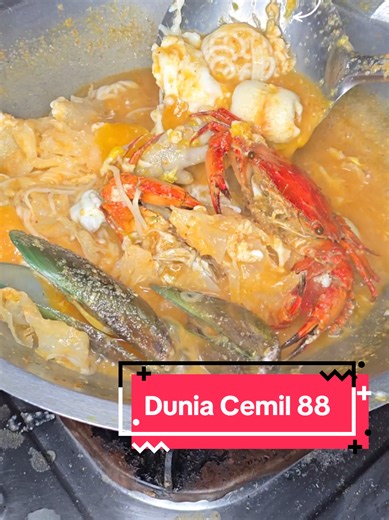 Rekomendasi tempat bukber anti mainstream ✅️ Nasi ayam start 18k Es teler 15k Pizza start 20k Menu lainnya : Burger, kentang goreng, mix platter dll ⬇️⬇️⬇️⬇️⬇️ @dunia_cemil_88 Bulan puasa open jam 2 siang #rekomendaSHE #bukber #paketbukapuasa #kulinerBengkulu