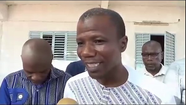 9K views · 392 reactions | Se former pour mieux réussir son élevage de volailles. C'est la bataille menée au quotidien par l'Association Nouvelle Vision. Elle a mobilisé à Bobo-Dioulasso une centaine de participants, l'objectif de l'association est d'encourager l'entrepreneuriat des jeunes dans le domaine avicole. Reportage : B. BADINI ! | Union des journalistes amis de la terre | Facebook