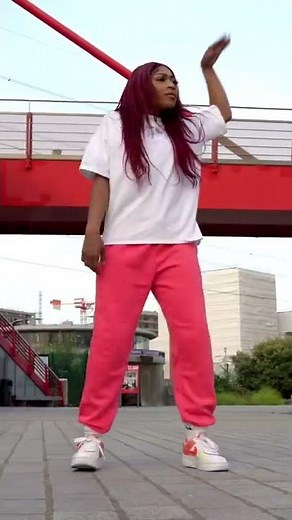 Akay does the Roboto/ Salary (Amapiano tiktok dance)🔥🔥