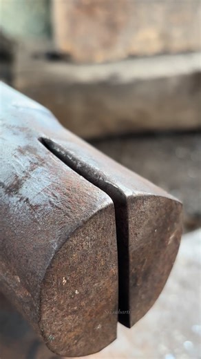 the correct way to make a tool for harvesting rubber tree sap #blacksmith #traditional_iron_cutting #europeblacksmith #blacksmithtraditional #americanblacksmith #ironwork #metalart #forge #blacksmithing #europa #italy #usa | Sri Suharti Tuyik