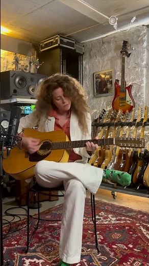 Guess the song’s title - 2 options ! #musicchallenge #guitar #guitarcover