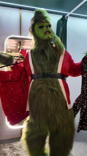 The Grinch choosing his clothes for Christmas #gabrielmontero #shortsparty