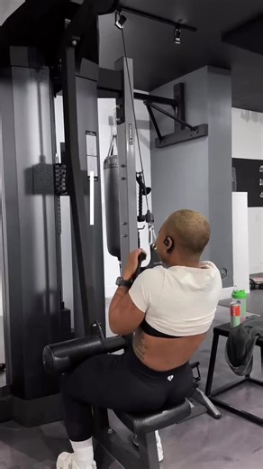 Back Workout Staple It’s no rush for growth One Day One Workout One Rep At a time… Trust in the process Pulldown of some variation is a MUST #bodybuilding #workoutsforwomen #fitnessmotivation #compoundexercises #upperbodyworkout #backworkouts #backworkoutsforgirls #latpulldowns #backdayworkouts #backdaygivesyouwings @dfyne | TAYLOER