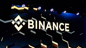 Bitcoin Slips to $29K Level Amid WSJ Report on Binance