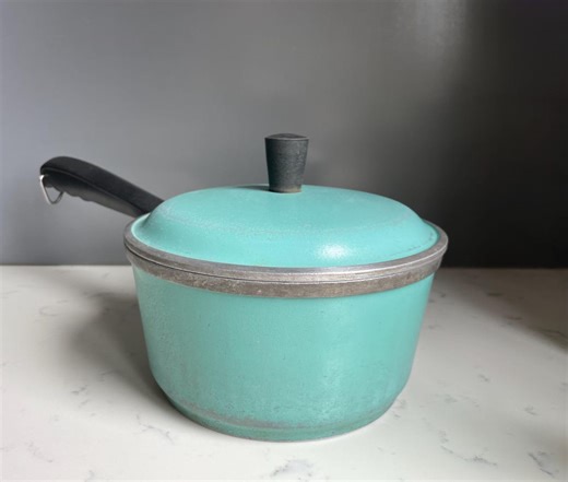 Turquoise Club Aluminum Pan with lid 1.5 quart Club Cookware