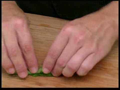 Cooking Tips : How to Making Basil Chiffonade