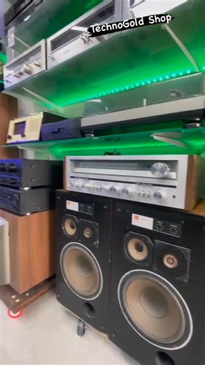 Vintage stereo equipment from the 1960s to early 1980s is considered superior by many for its warm, natural, and punchy "analog" sound, combined with durable, high-quality, and serviceable components like metal chassis and real wood cabinets. They often feature iconic aesthetics, retain or increase in value, and offer a nostalgic, tactile, and simple listening experience | Admin Vintage Audio Enthusiasts