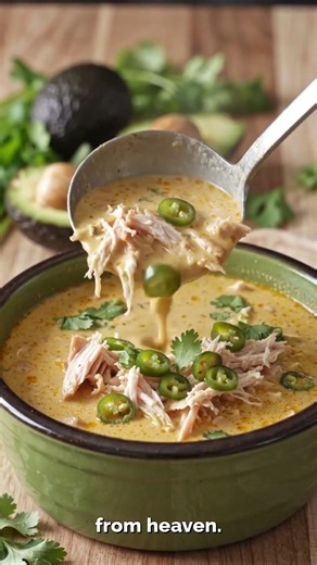 Creamy Cheesy Chicken & Broccoli Soup