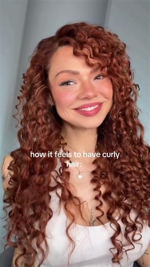 straight vs curly? what suits me better? The full heatless curls hair tutorial is posted @Mirta Mile