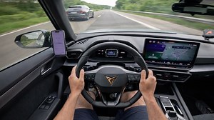 Cupra Leon VZ meets Audi RS6 on Autobahn
