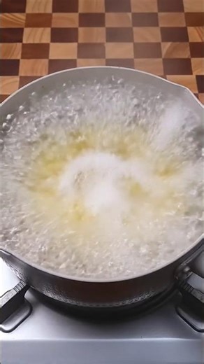 wow its gonna overflow #ramen #cooking