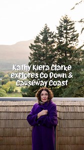 Much loved Aunt Sarah from Derry Girls, Kathy Kiera Clarke, continued her trip of Northern Ireland with some unique stops in Co Down and the Causeway Coast 😍 📍Relax and unwind at the stunning Enniskeen Estate & Forest Spa with views that inspired Narnia 📍Discover the life and work of Seamus Heaney at Seamus Heaney HomePlace 📍Go behind the scenes of one of the biggest TV shows in the world at Game of Thrones Studio Tour 📍Have a cozy evening by the fire at The Bushmills Inn Hotel & Restaurant