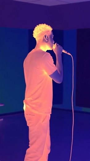 Thermal Camera Catches a Funny Moment on Stage 😳🔥