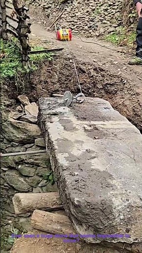 How to Move Giant Stones: Teamwork Trick for Heavy Rock Lifting
