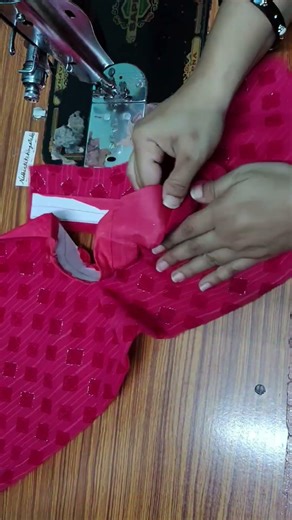 Blouse Design || Super Blouse Neck Design || Cutting And Stitching Back Neck Blouse Design || Blouse