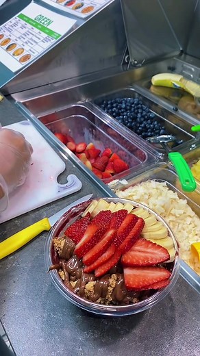nutella bowl with no coconut flakes🥰🥰#playabowls #playabowlsboyntonbeach #boyntonbeach #florida #fyp #foryou #foryoupage #acaibowl #nutella #nutellabowl #yum #nococonutflakes
