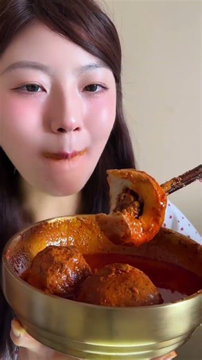 Girl Eating Cake 🍰