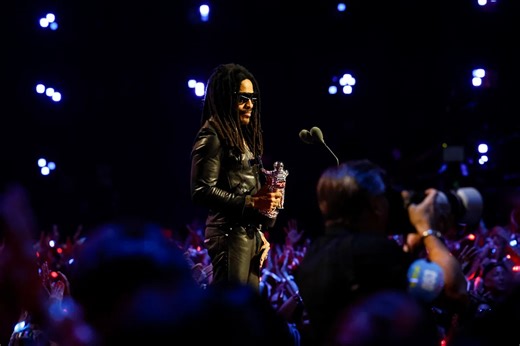 NBA returns to NBC with Grammy award winner Lenny Kravitz starring in Sunday Night Basketball intro theme