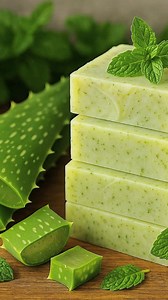 Este jabón post-acné con aloe vera es uno de los más vendidos porque resuelve un problema real: ✔️ calma la piel ✔️ ayuda a cicatrizar ✔️ mejora manchas ✔️ y genera recompra constante No necesitas experiencia ni grandes inversiones para empezar. Solo recetas que funcionen y se vendan. 👉 Si quieres aprender a crear jabones best-seller y convertirlos en ingresos reales, en mi MegaPack de Jabonería Artesanal te enseño todo desde cero, con fórmulas probadas y enfoque emprendedor. 🔗 Ve al enlace de