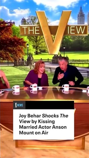 Joy Behar was ready to make first contact with Anson Mount.💋 (🎥: The View/ABC)