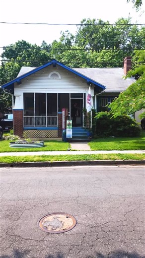 Meet @crabshackmusic - a DIY recording studio with top-shelf gear in the heart of Alexandria, VA! Owner/operator Jack Kilby gives us a tour of the space, as well as some sweet music gear he got from Chuck’s. 🎚️ Universal Audio Apollo Twin audio interface 🥁 Yamaha Absolute Hybrid Maple drums 🎹 Moog Subsequent 37 synthesizer #studio #recordingstudio #musicstudio #musicgear | Chuck Levin's Washington Music Center