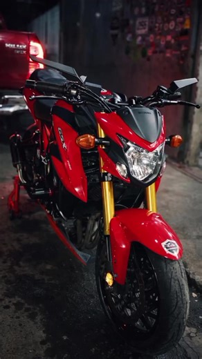Explore the Suzuki GSX-S 750 Motorcycle Experience