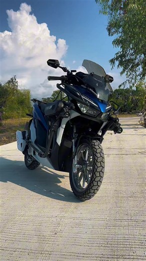 Explore the Honda Click 125i and Vario Features