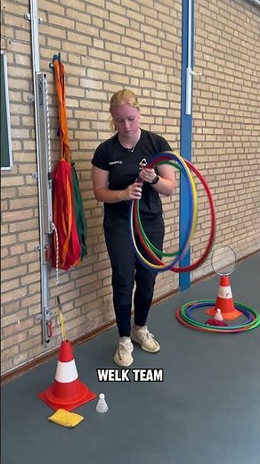 Hoepel op estafette in de gymles #gymles #basisschool #spel #juf