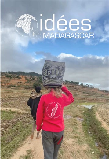 🌺 Salama 🌺 Nous c’est Idées Madagascar, nous sommes une association étudiante humanitaire 🌍 (reconnu par la loi de 1901🎓). Chaque année depuis 1994, nous partons à Madagascar 🇲🇬(Alakamisy Ambohimaha) pour améliorer les conditions de vies des habitants. En quelques chiffres Idées Madagascar c’est : - 9 écoles construites 🏫 - 37 réseaux d’eaux potables réalisés 💦 - 7 électrifications ⚡️ Des suivis des infrastructures sont réalisés au fil des années. ⏳ Cet été nous avons pour projet de réal