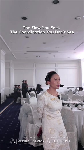 Behind every smooth wedding day is one clear voice, one steady flow, and a team working quietly in sync. As your wedding coordinator, our role goes far beyond timelines. From aligning vendors, managing cues, refining the programme flow, handling last-minute changes, to making sure every moment happens at the right time, we’re there behind the scenes, so you can stay present and enjoy your day without worry. We believe a beautiful wedding isn’t just about how it looks, but how it feels calm, well