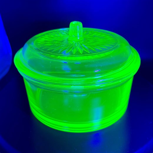 Vintage Hazel Atlas Green Depression Uranium/vaseline Glass Covered Dish With Original Lid - Beautiful! Glow is Fantastic!! - Etsy